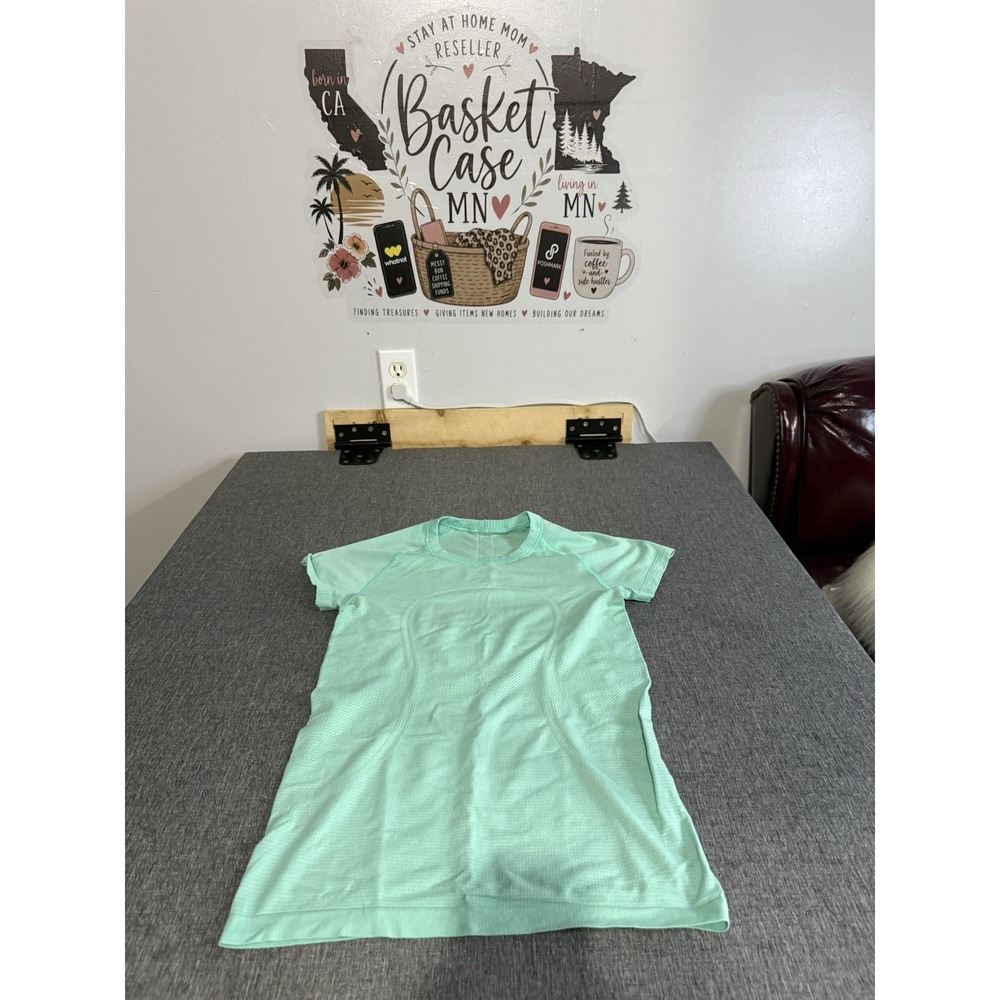 Lululemon Women's Athletic Seamless Breathable Green Crew Neck SS T-Shirt Sz 6